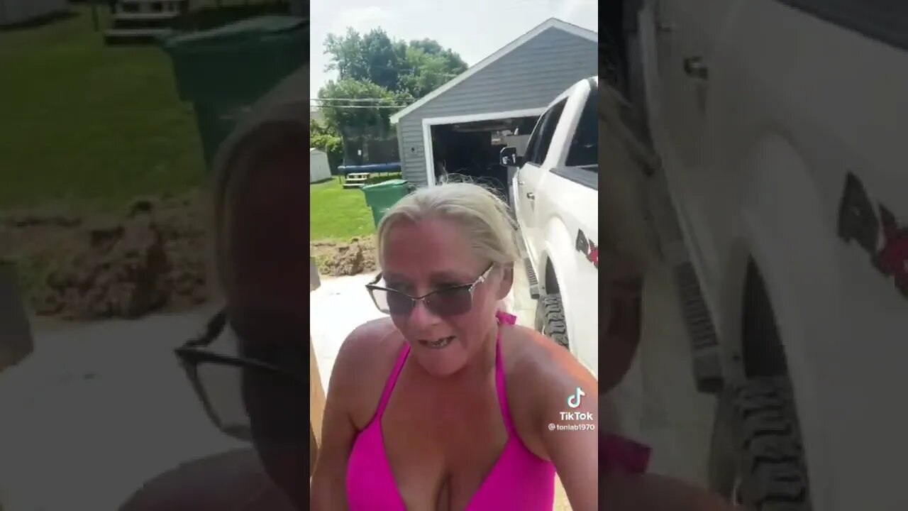 😂 woman says equal rights is b.s. after mowing the lawn.. she’d rather do dishes n bring lemonade