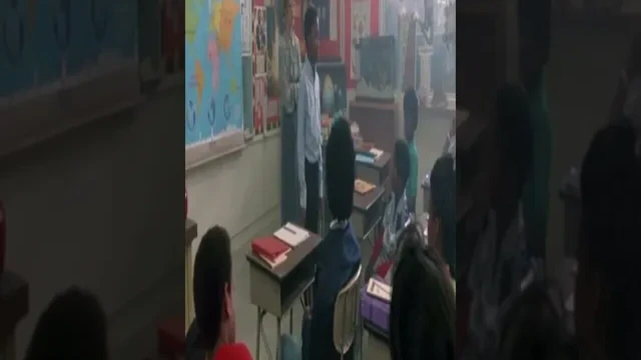 Словесная перепалка в классе из фильма Ребята с улицы (1991)