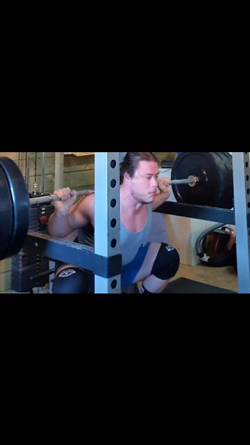 NEW-TECH EXCLUSIVE: Easy Final Set of 3x3 130 Kgs Paused Squats.