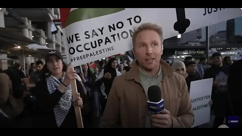 Muslims shout "gas the Jews"