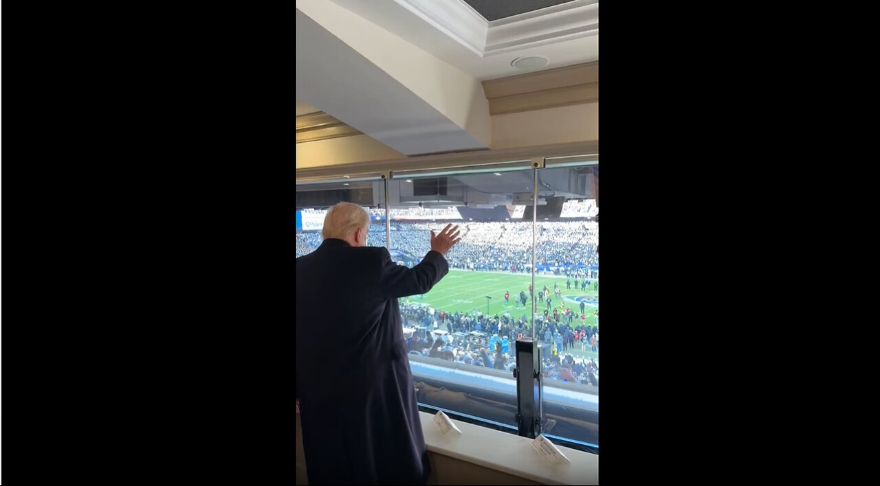 President Trump arrives at Northwest Stadium 🇺🇸🏈