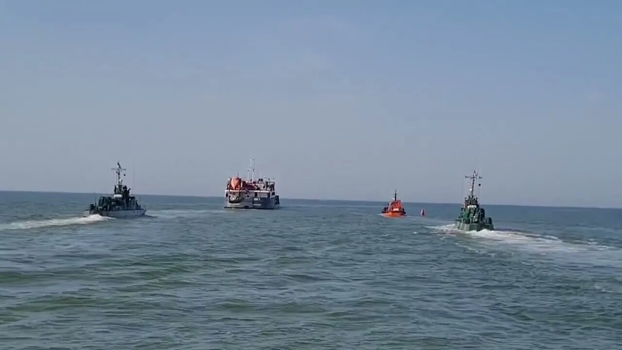 🇷🇺⚡Beauty In The Sea Near The Port Of Mariupol, Vessels Are Guarded By Russian Combat Boats