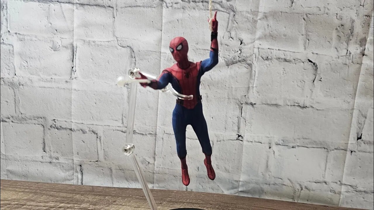 Den Knight Collectibles Episode 98: Mezco One:12 Spider-Man Homecoming figure (Unboxing and Review)