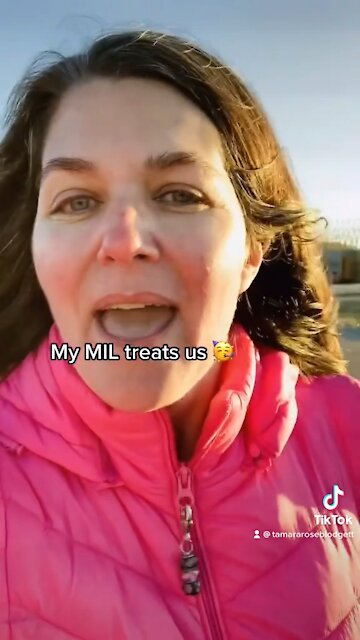 Mom like #lobster but is not #feelingit much now 🤔 #tamararoseblodgett