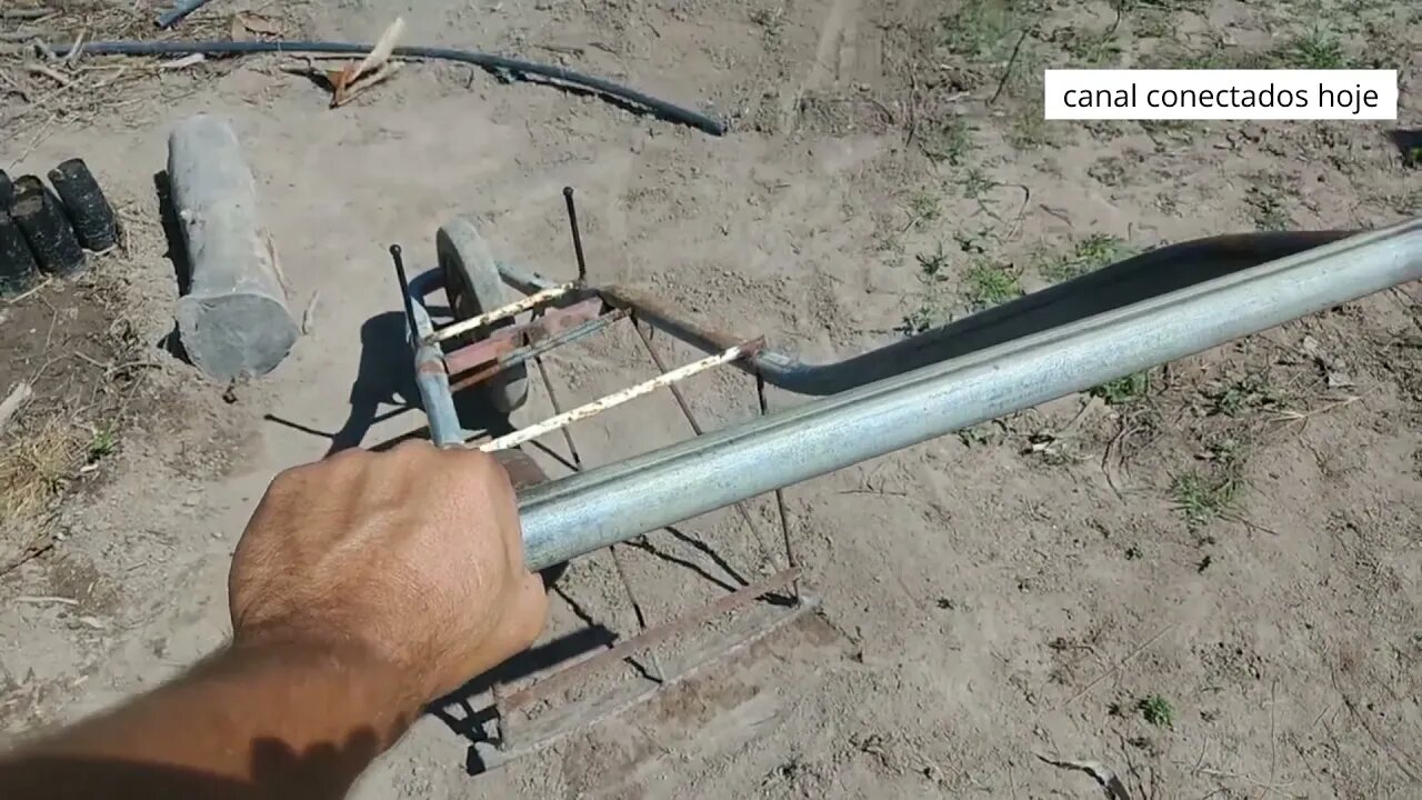 Capinadeira feita com carrinho de mão utilizando ferro velho ferro de construção e mola de carro