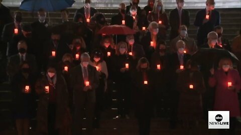 Speaker Pelosi and members of Congress hold moment of silence for 900,000 Americans