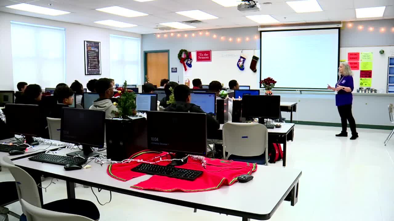 High school students learn about online shopping scams