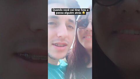 Quando você vai tirar uma foto e passa alguém atrás #shorts