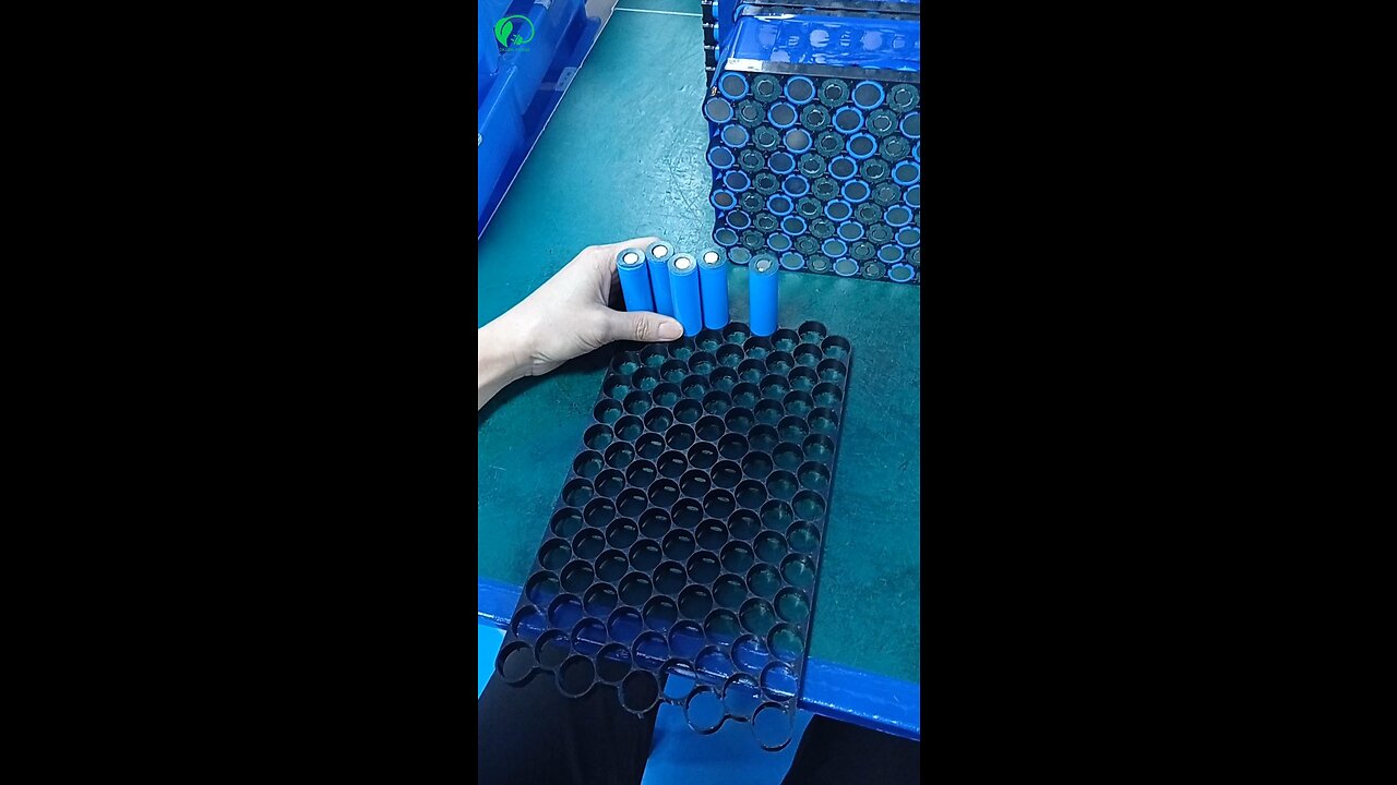 Arrangement of battery cells in the lithium battery pack.