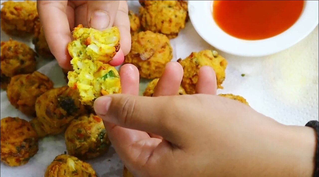 "Crispy Maggi Pakora Recipe: A Delicious Twist on a Classic Snack | Step-by-Step Video Tutorial"