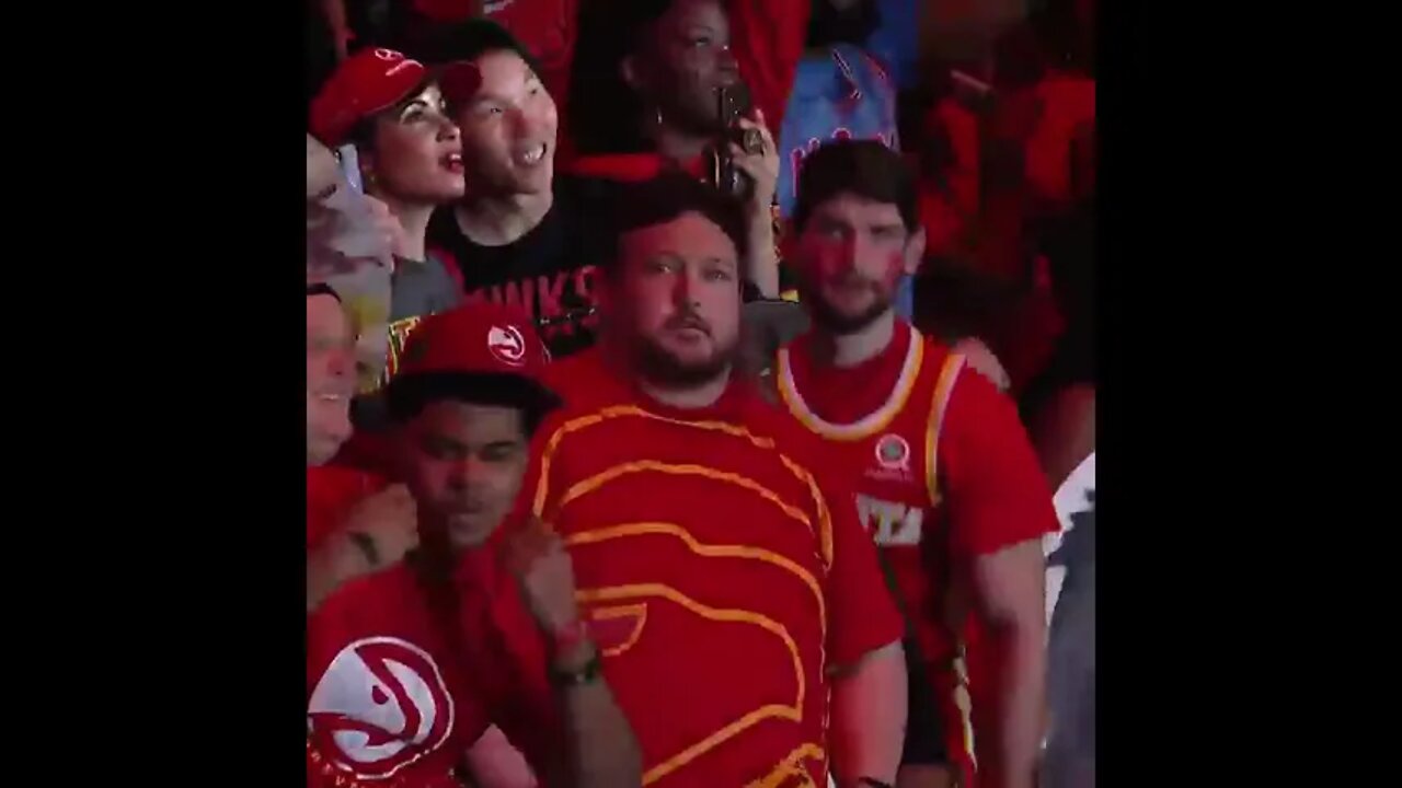 This Hawks fan 🤣