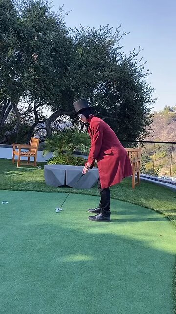 Willy Wonka and Pennywise play Mini Golf!