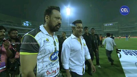 Salman Khan enjoying cricket # 6 Balls 11 Runs | सलमान खान क्रिकेट का मजा लेते हुए 🏏 🙄🙄