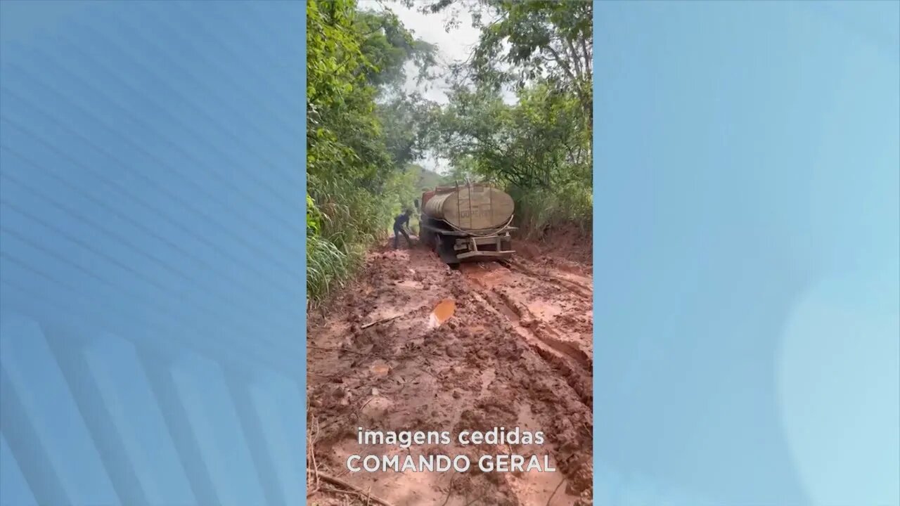 Trecho intransitável condutores não conseguem passar pela LMG-744 entre São José da Safira e Mar