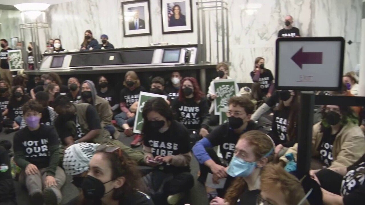 Protesters Call For Ceasefire At Oakland Federal Building