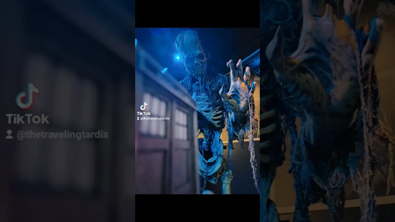 🎃 #TARDIS VS #HHN32 #HALLOWEEN HORROR NIGHTS #DOCTORWHO 🎶 #RADIOACTIVE #IMAGINEDRAGONS 🎶#SHORTS