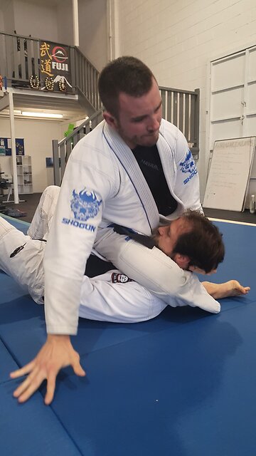 Triangle choke from side control