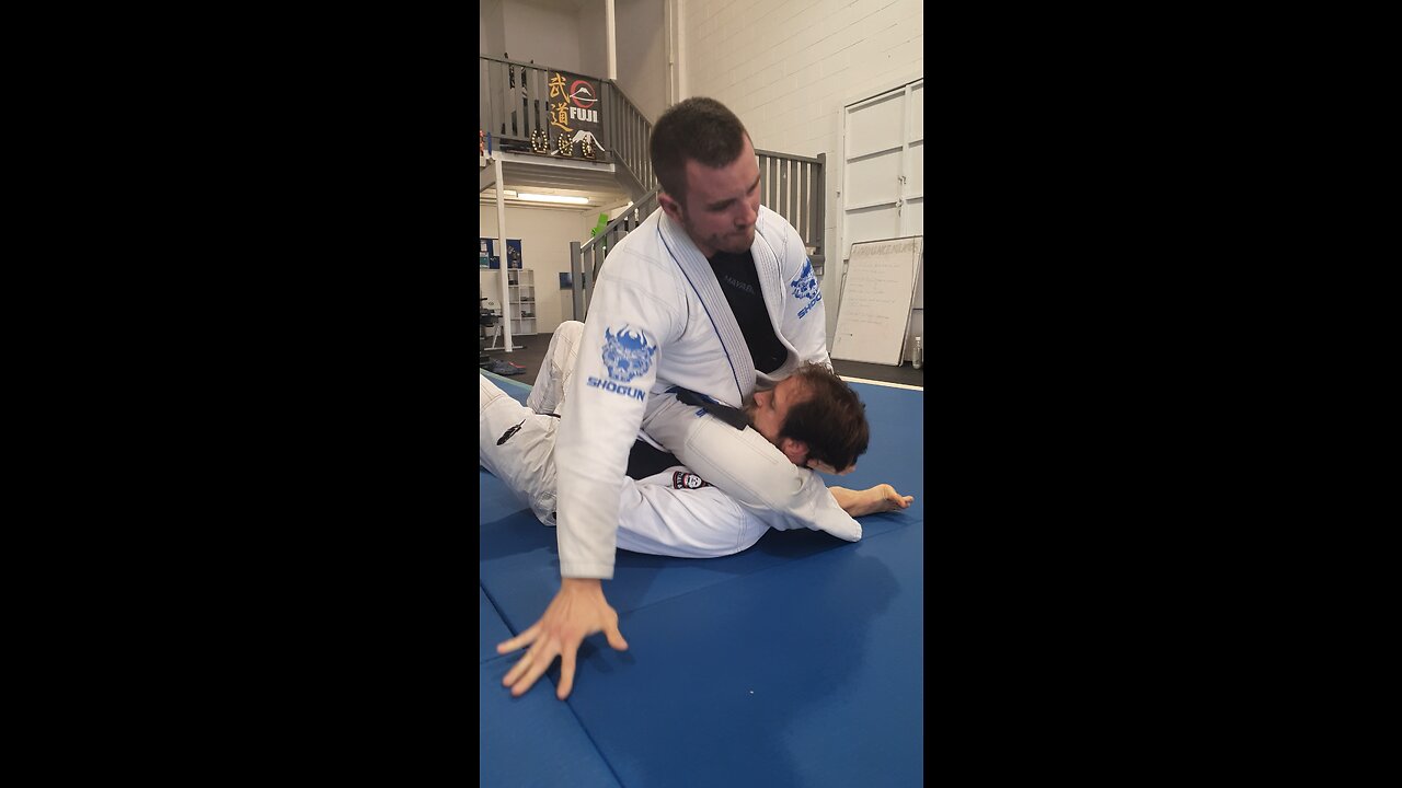 Triangle choke from side control