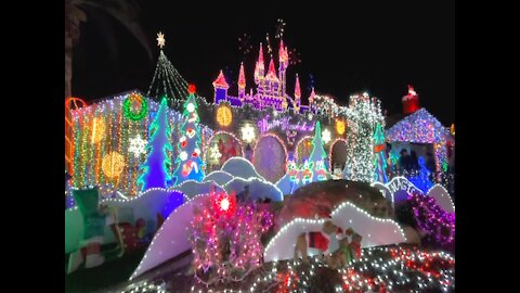 RUDOLPH POOL! Welcome to the Winter Wonderland Arizona holiday light show - ABC15 Digital