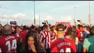 Torcida do Atlético de Madrid cometendo racismo com Vini Jr