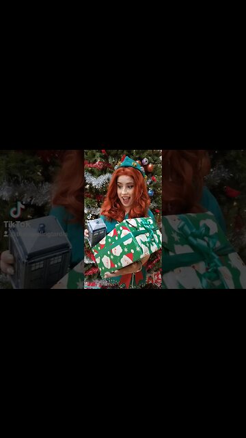 🎄 #TARDIS VS #COSPLAYERS #CHRISTMAS 🎶 #KATYPERRY #COZYLITTLECHRISTMAS #25DAYSOFCHRISTMAS #SHORTS