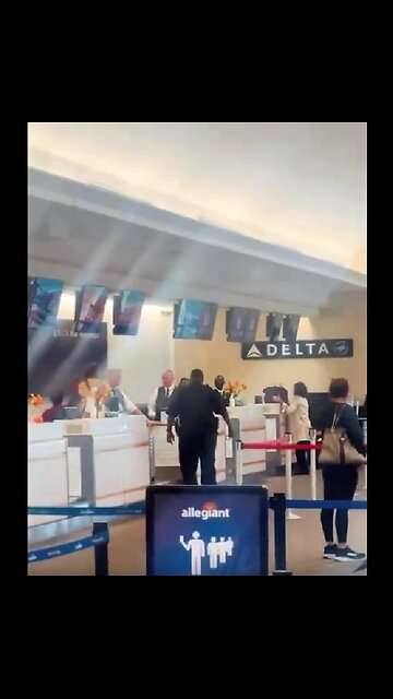Woman jumps behind Delta chick-in counter in Georgia, yells “I will k*ll you,”...
