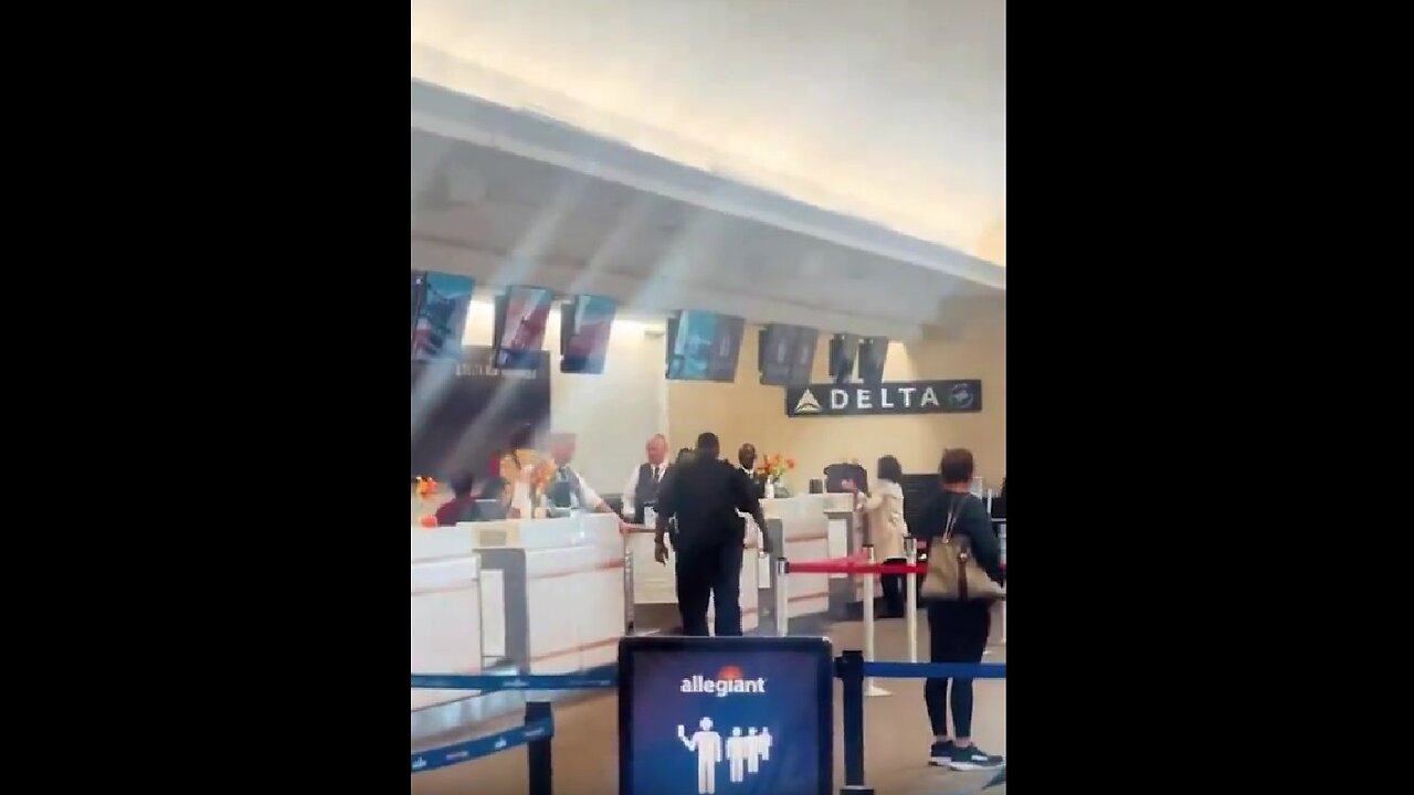 Woman jumps behind Delta chick-in counter in Georgia, yells “I will k*ll you,”...