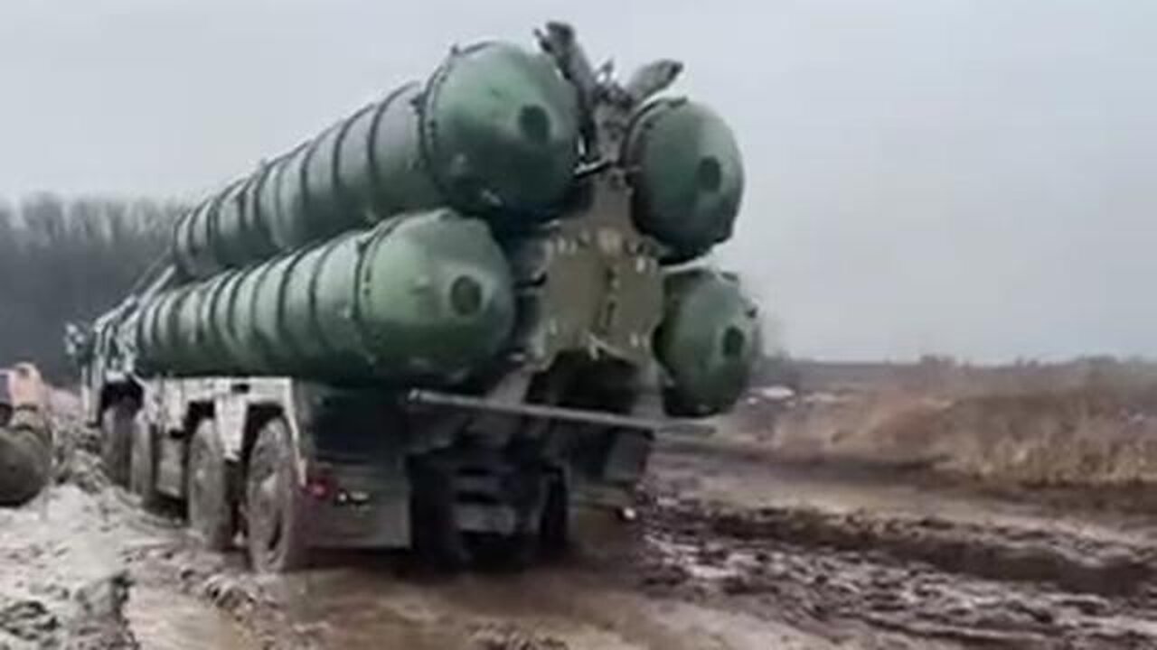 RARE FOOTAGE OF THE BATTERY OF THE RUSSIAN S-300PM2 BATTERY FIGHTING THE RASPUTITSA IN SMO FRONTLINE