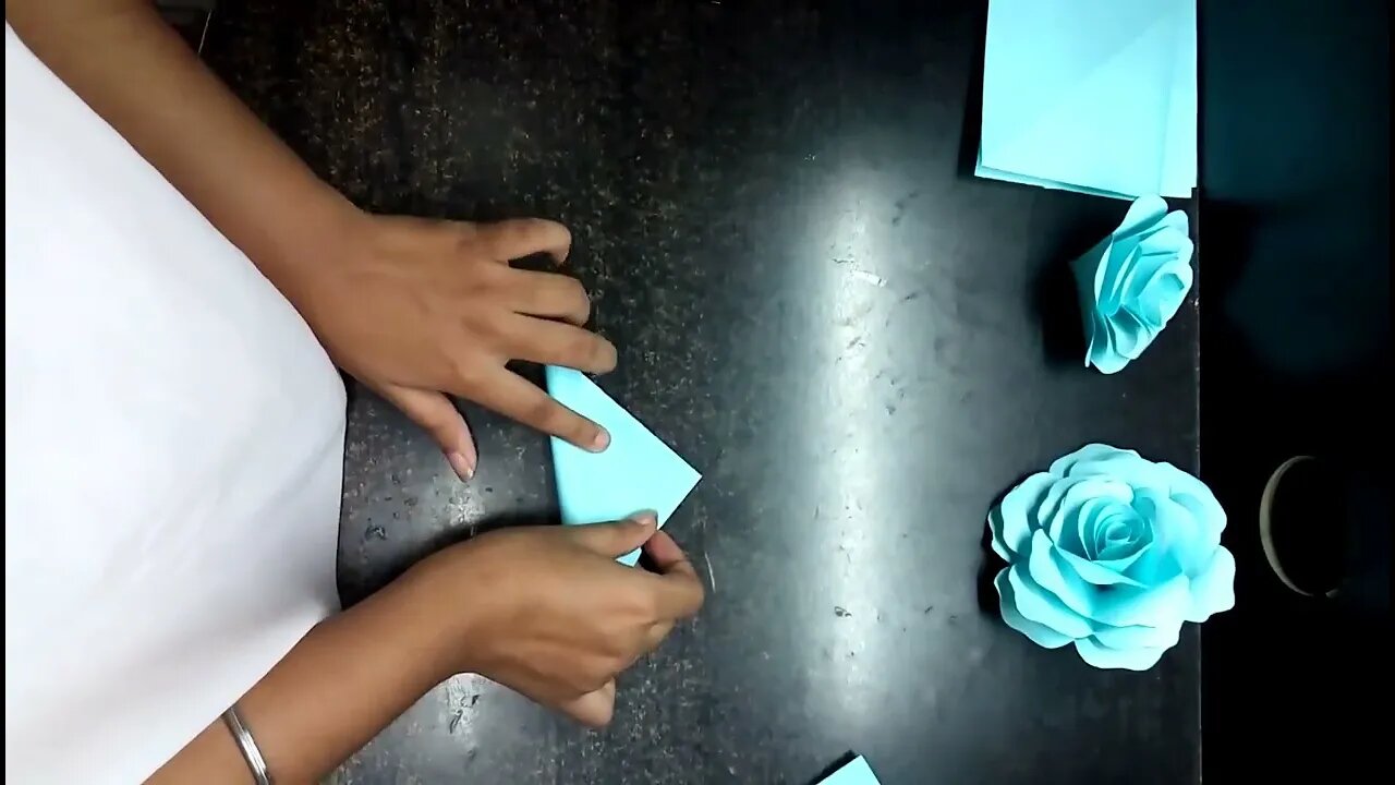 DIY How to make realistic and easy paper roses