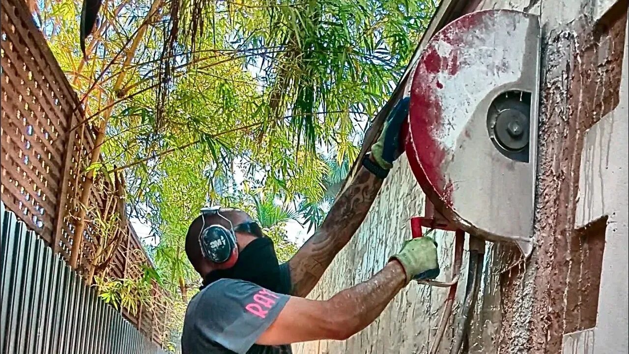 Cutting two big walls in Biscayne by the beach in Miami.