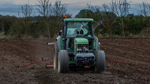 John Deere 6800 drilling