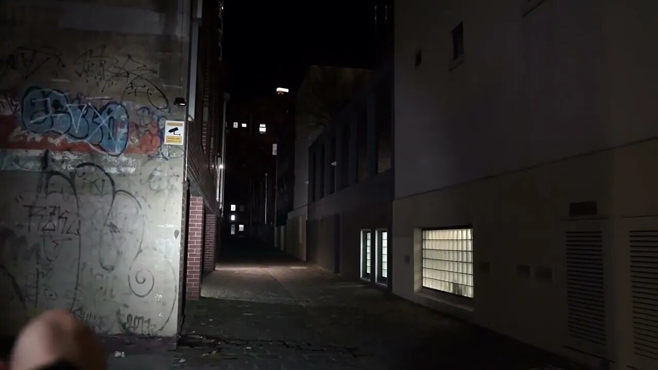 Wurkkos FC12 - DARK ALLEYWAY - Ramp Mode!