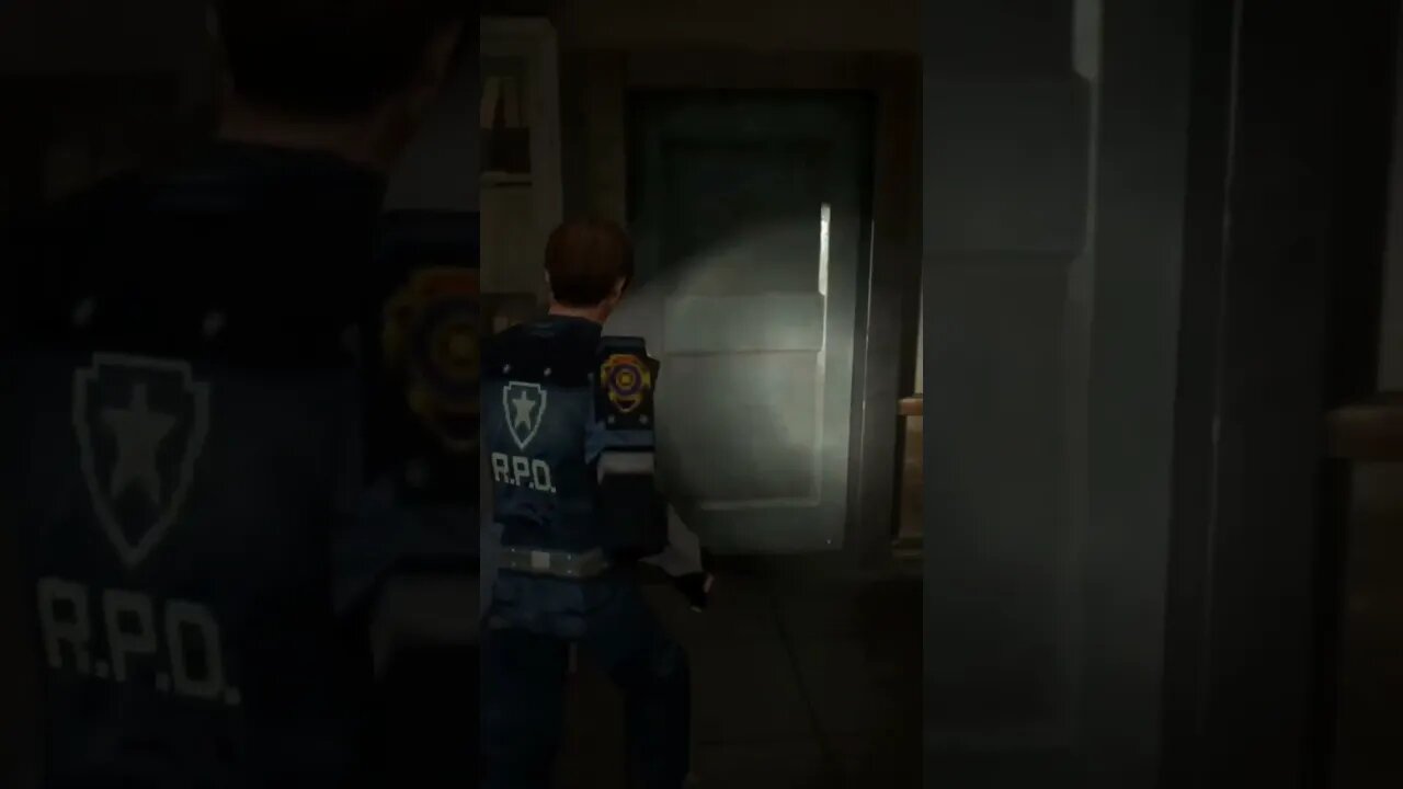 I still jump despite playing this game a thousand times #residentevil2 #jumpscare #gameplay #re2