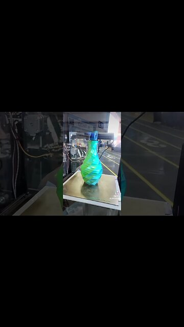 Showing off our Spaghet Neon Surfer at the Hobart Farmers Market on our custom Ender 6 #filament