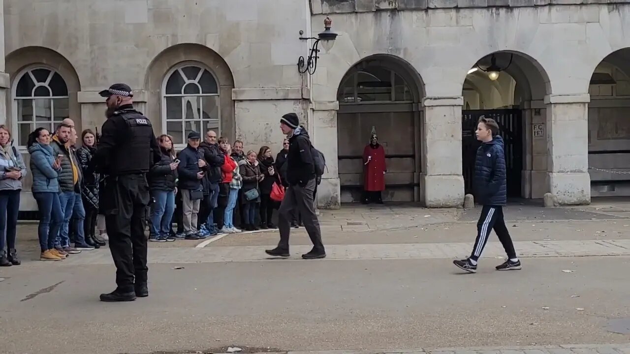 Police shouting at tourist to get of the window ledge changing of the Guard #horseguardsparade