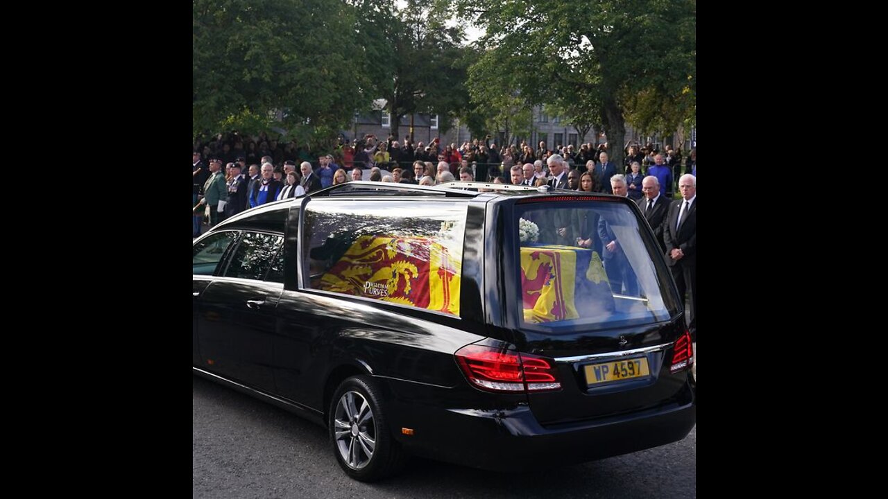 Queen Elizabeth's coffin arrives in Edinburgh to thousands of people