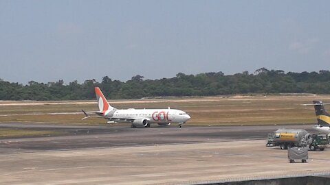 Boeing 737 MAX 8 PR-XMF taxiando após em Manaus vindo de Brasília