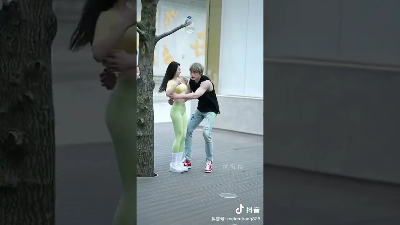 Em có mặc quần mà follow em nha
