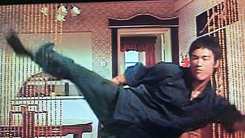 Cross kick Studio Films Bruce Lee Way of the Dragon