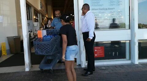 WATCH: Durban shoppers dash to stock up despite warnings against panic buying (Q8S)