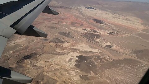 Is this the best airplane approach in America? Check this out! #lasvegas #follow #airplane #flight