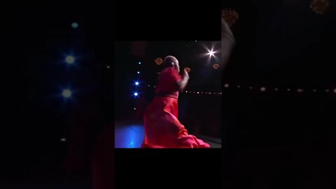Angeliquekidjo & yemialade preforming energetic dancing on stage