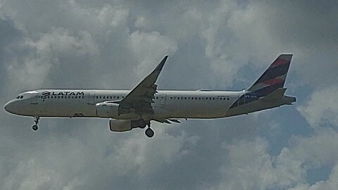 Airbus A321 PT-XPI coming from Guarulhos to Manaus