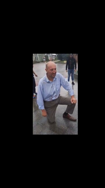 Ukraine opposition MP met by locals who broke his nose and forced to apologise to Nazi formations