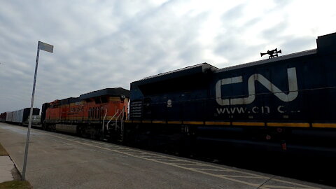 CN 8007 & BNSF 7485 Engines Manifest Train Westbound In Ontario