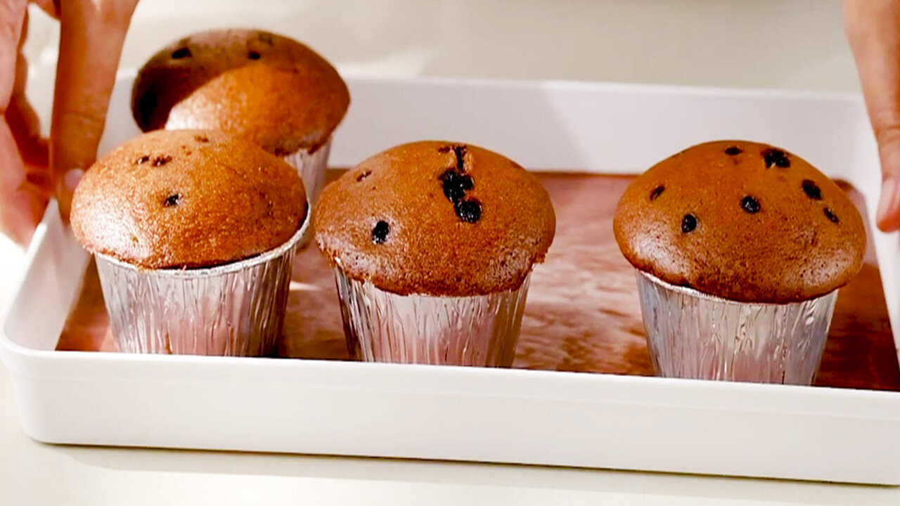 REALLY DELICIOUS Coconut and chocolate cupcakes