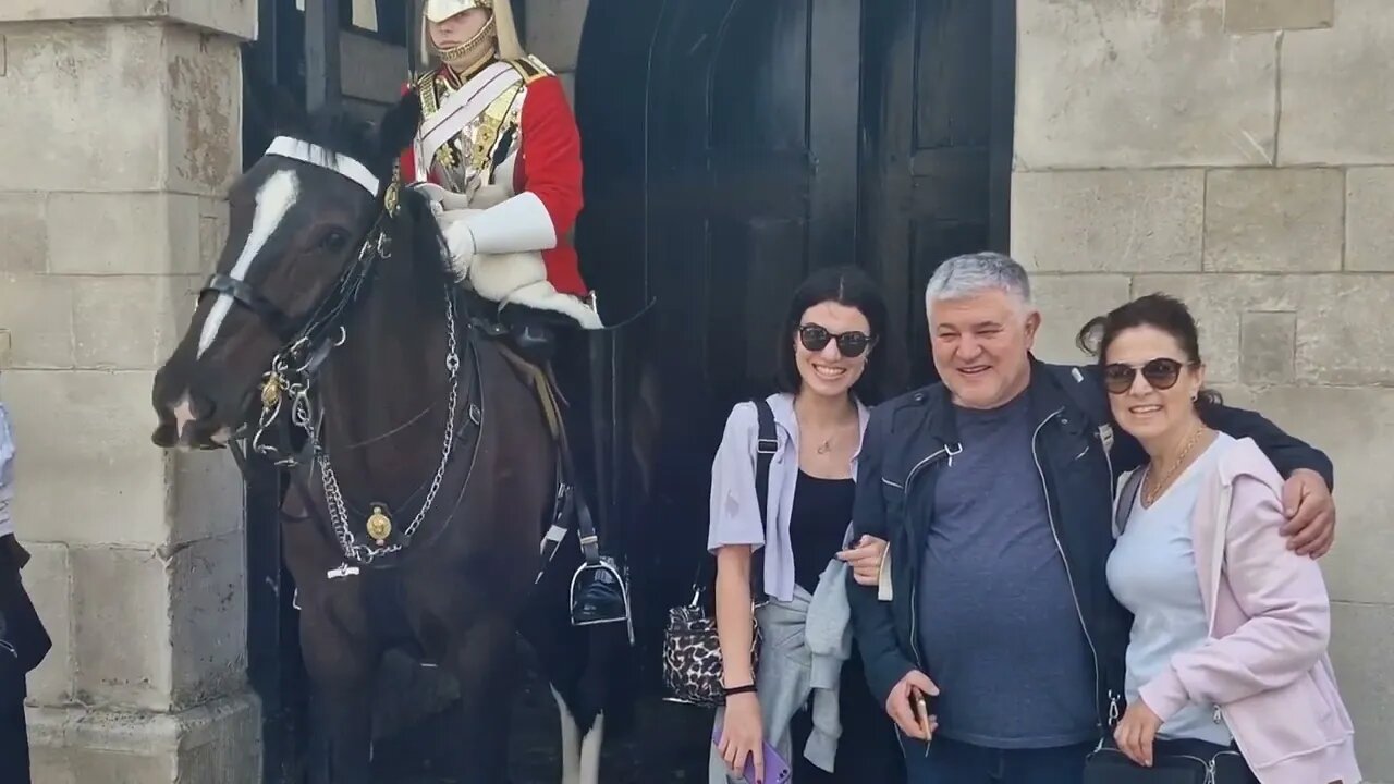 She did not expect to get bitten lol 😆 😂 🤣 #horseguardsparade