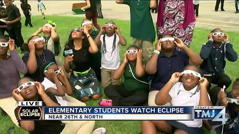 Students at Starm Elementary in Milwaukee view Eclipse