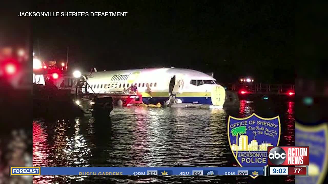 Large jet skids into a river in Florida with 142 on board