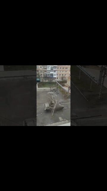 Ukraine War - Russian Tanks in Retreat - one on fire